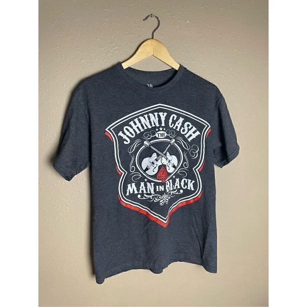 Johnny Cash The Man in Black Duelinf Guitar Graphic Print Tee Shirt Size M